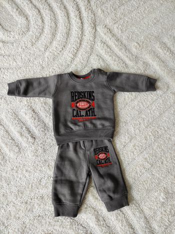 Ensemble bébé chaud et doux de la marque redskins taille 9mois