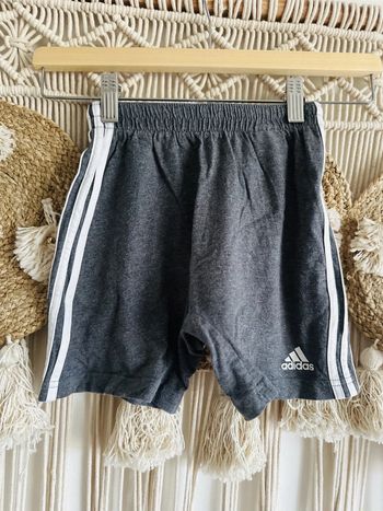 Short gris Adidas 3 ans