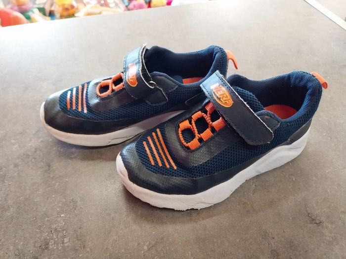 paire de baskets garcon pointure 30 NERF