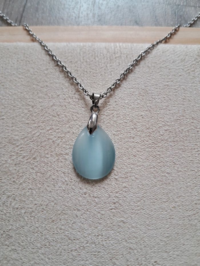 Collier oeil de chat bleue