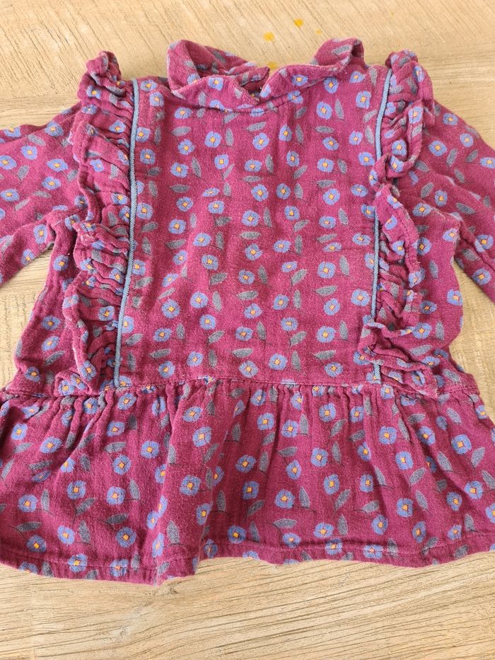 Blouse pull haut a froufrou imprime fleur bleu ton violet prune marque boutchou