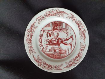 Assiette Le vitrier Yves Rocher