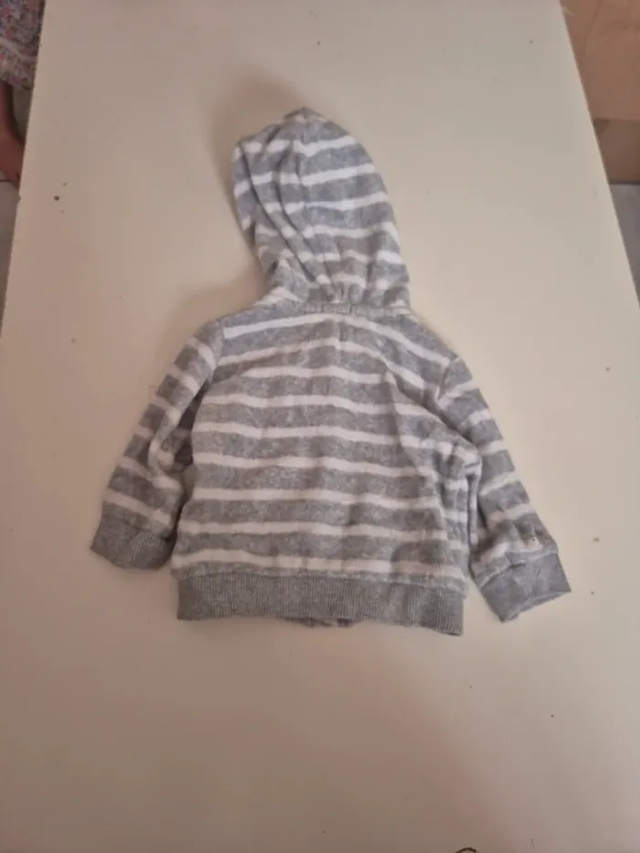 Gilet à capuche 3 mois - photo numéro 4