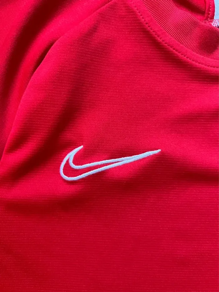 T shirt Nike rouge taille s - photo numéro 2