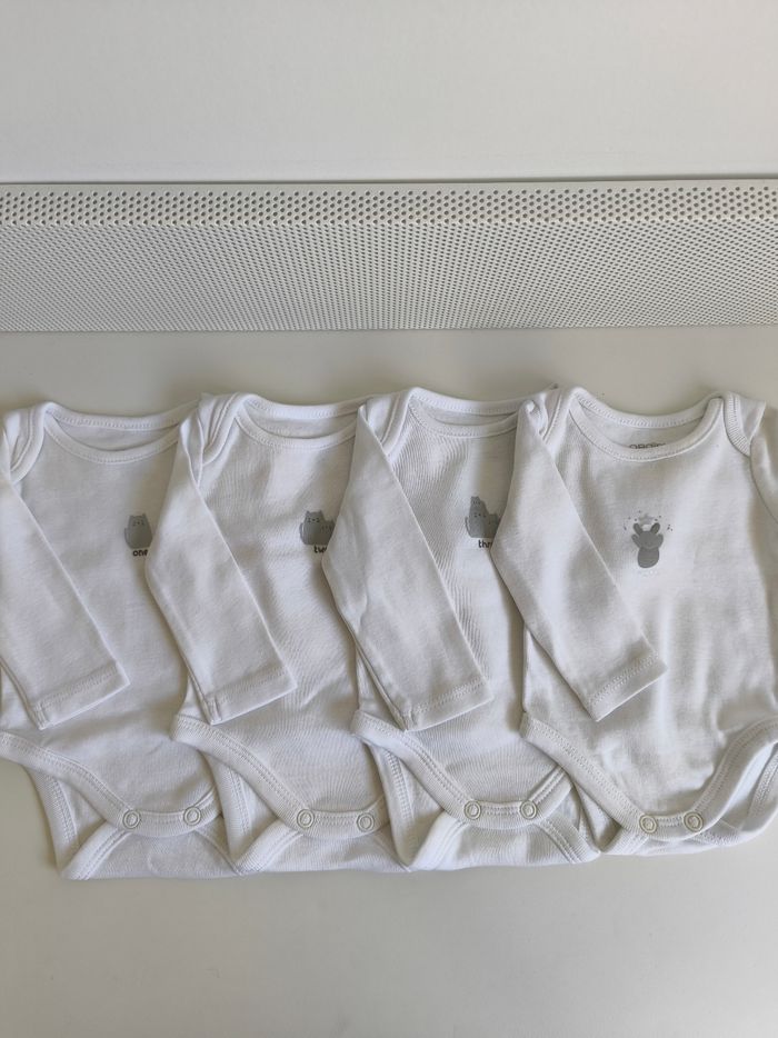Lot de 4 bodies neufs naissance Obaïdi