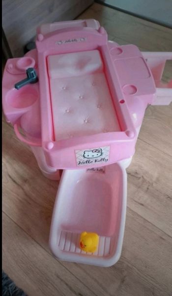 Table à langer hello kitty