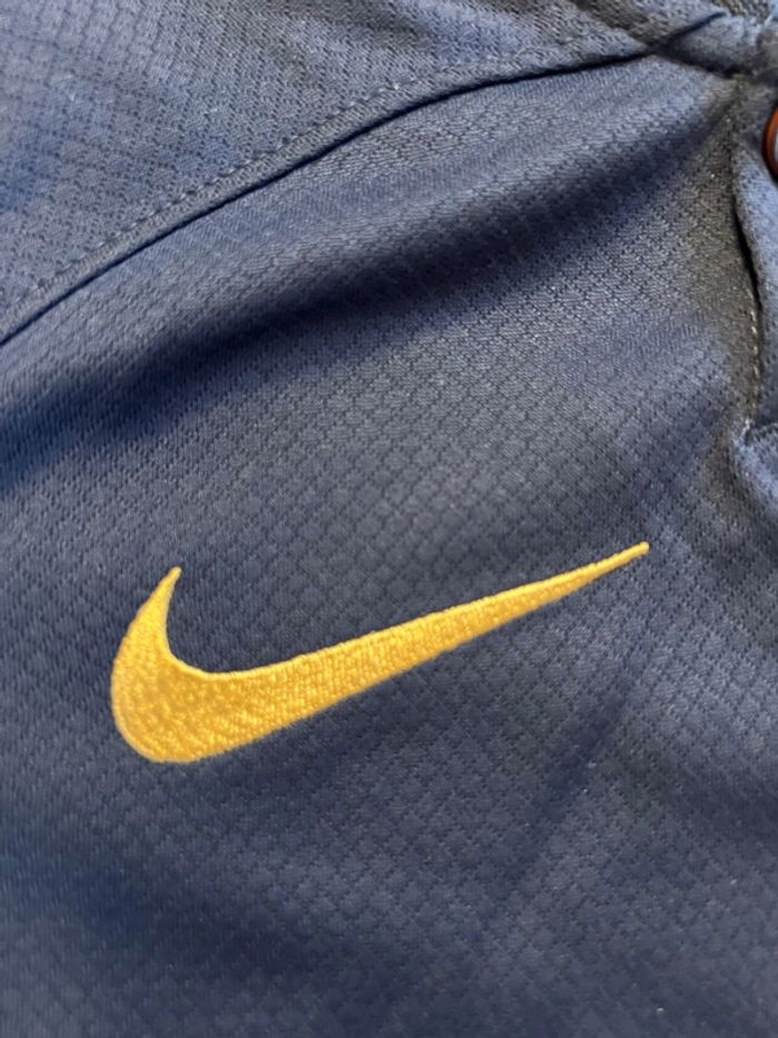 Maillot de foot Nike, équipe de France avec 2 étoiles taille 8/10 ans authentique neuf - photo numéro 3