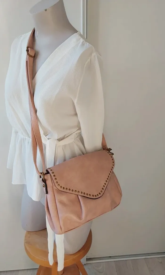 Sac rose bandoulière en parfait état, comme neuf 👍 - photo numéro 16