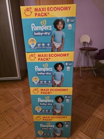 Lot de 4 cartons pampers taille 8 soit 272 couches