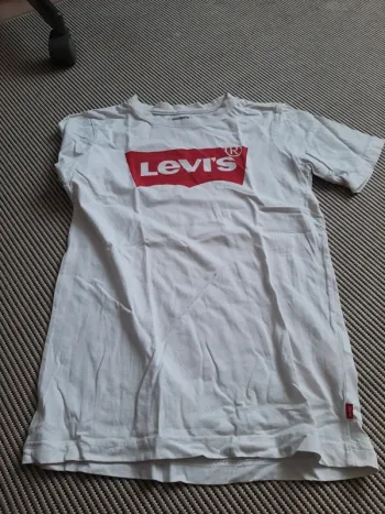 Tee shirt levis