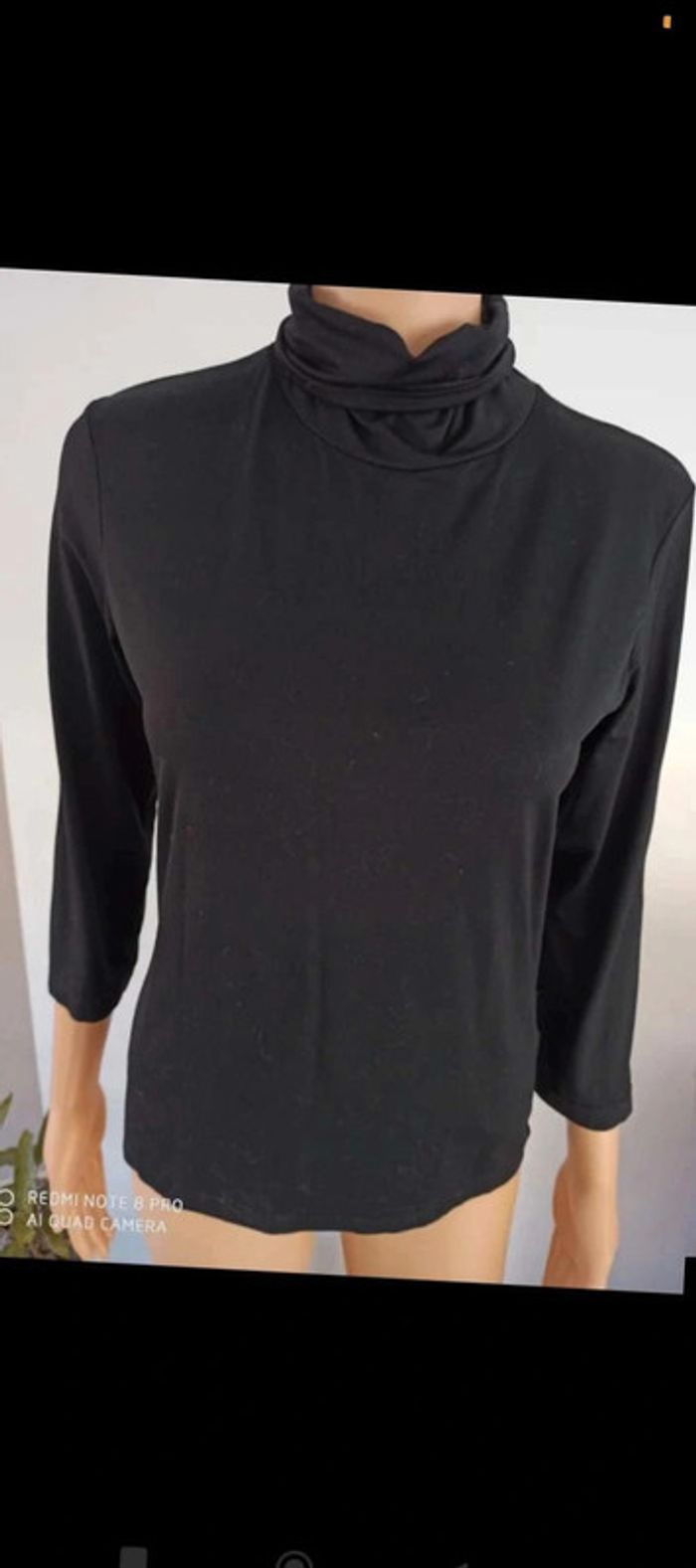 Tee  shirt noir  col  roulé  noire