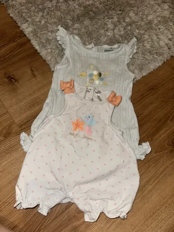 Combi-short bébé fille 3 mois.