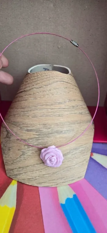 Collier rose rose fimo neuf