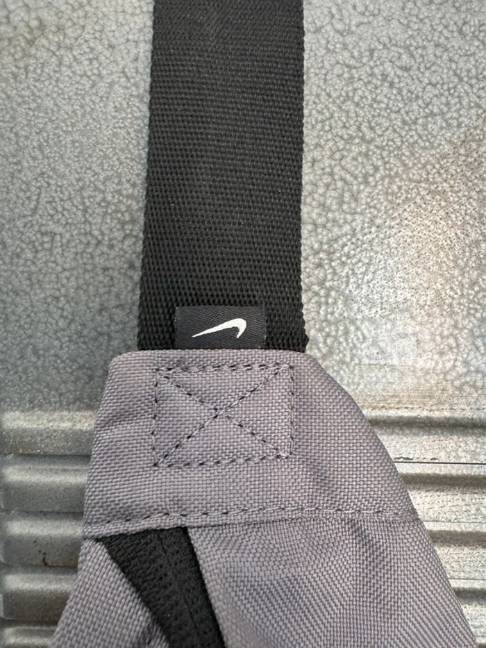 Banane nike grise et noire - photo numéro 4