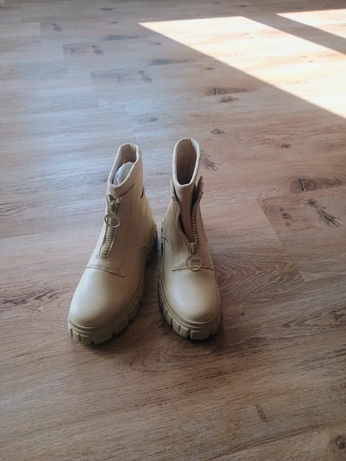 Bottines chunky beiges Claudia Ghizzani – T39 – Neuves