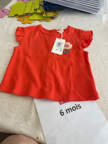 Haut catimini 6 mois neuf