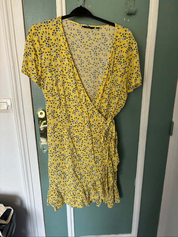 Robe cache cœur  jaune fleuri