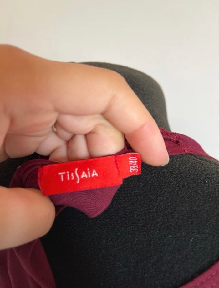Haut de sport bordeaux et noir taille M de chez Tissaia en très bon état - photo numéro 7