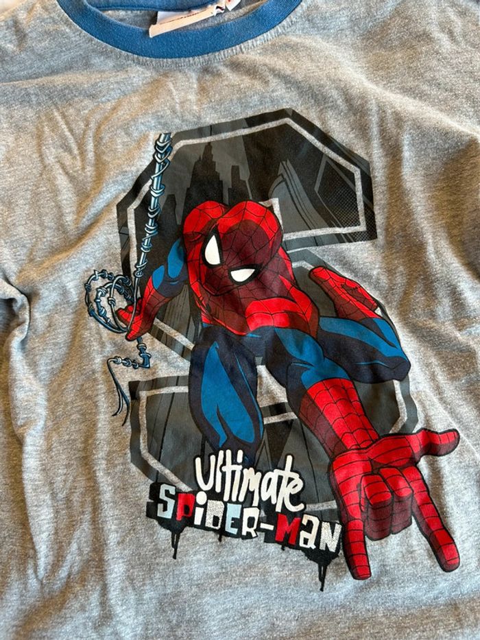 Haut / tee shirt manches longues Spiderman 8 ans - photo numéro 2