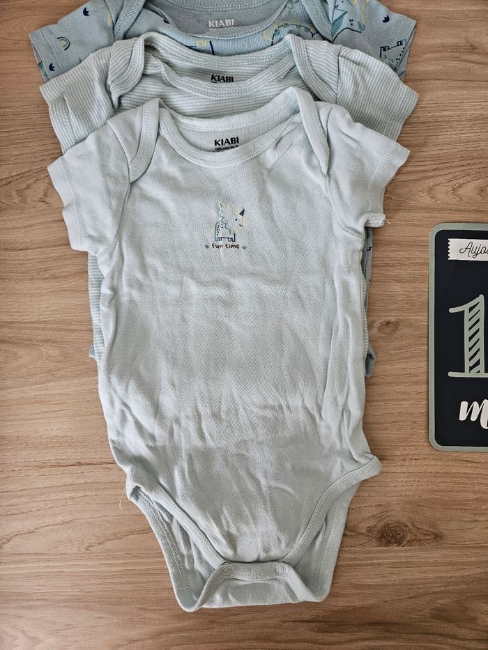 Lot bodie 12 mois - photo numéro 5