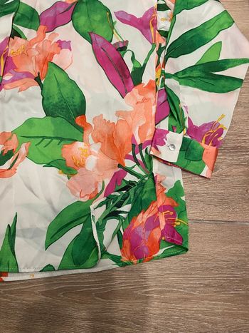 Joli chemisier à fleurs Zara et Neuf 