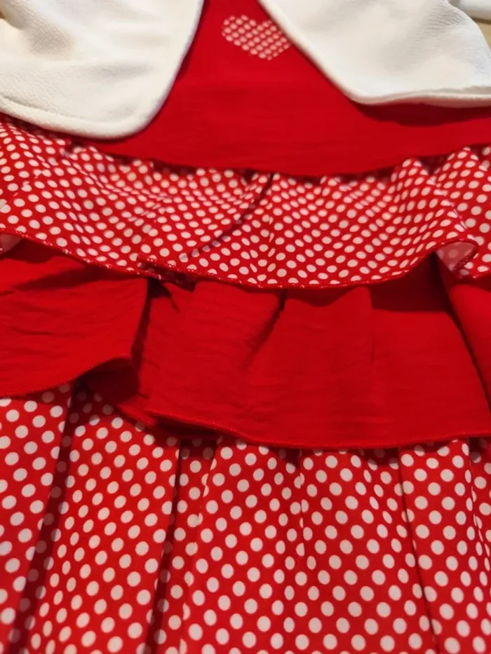 Robe rouge avec son gilet - photo numéro 2
