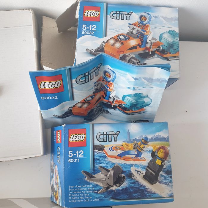 lot de lego et de minifigs voir photo - photo numéro 4