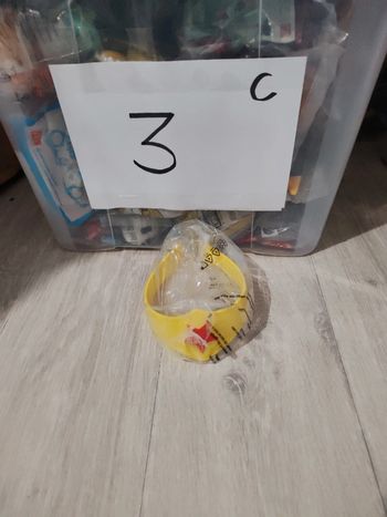 Figurine McDonald's DC super hero girls.