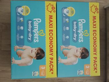 Lots de 2 cartons Pampers baby-dry taille 3
