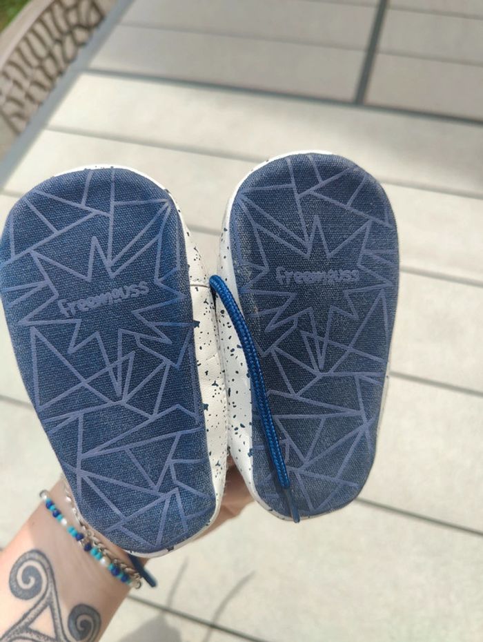 Chaussures souples garçon taille 19 - photo numéro 4