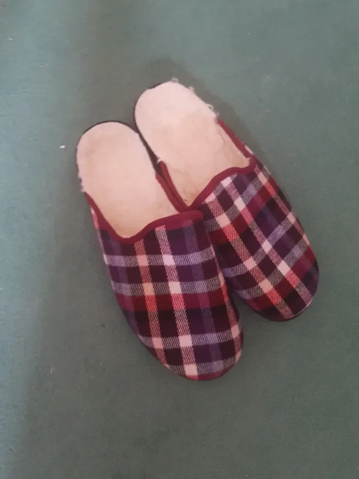 Chaussons mules fourrées pointure 43