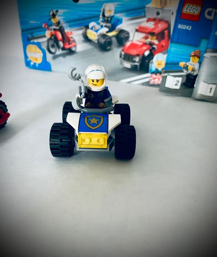 LEGO City 60243 - L’Arrestation en Hélicoptère - Complet avec Boîte et Notice - photo numéro 5