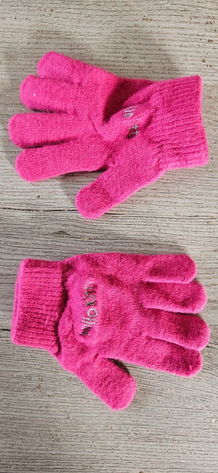 Une paire de gants rose fushia pour fille, taille 5 à 8 ans, bon état - photo numéro 2