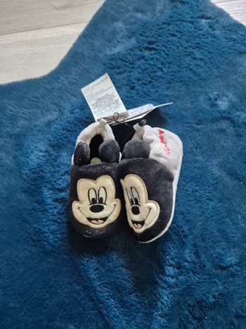 Chaussons neufs Mickey 9/12mois
