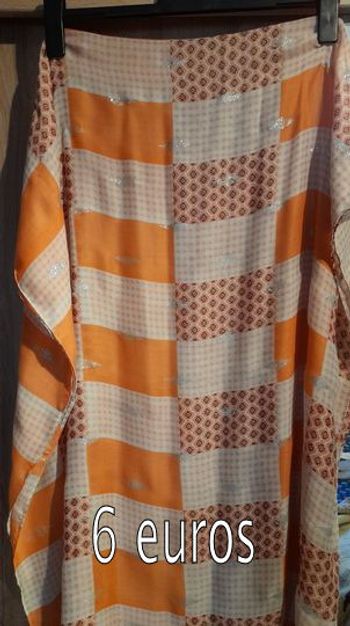 Nouveau grand foulard imprimé