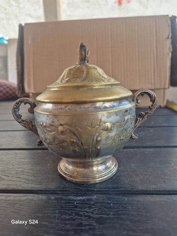 pot en metal ou sucrier