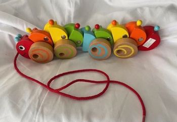Jouet Chenille à tirer en bois multicolore