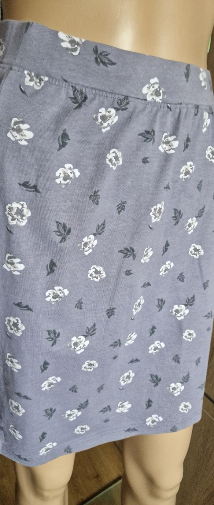 Jupe femme grise à fleurs 38/40 - photo numéro 8