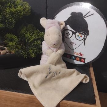 doudou kimbaloo lapin mouchoir pyjama bonnet rayure rose blanc étoile lune dormeur pedro
