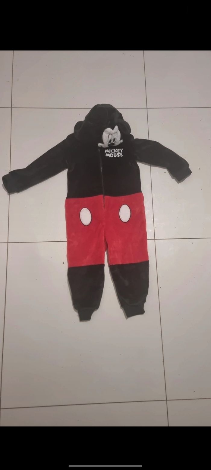 Combinaison pyjama mickey mouse taille 3-  4 ans