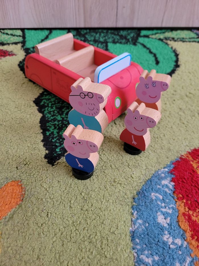 PEPPA PIG LA VOITURE FAMILIALE ROUGE EN BOIS - photo numéro 5