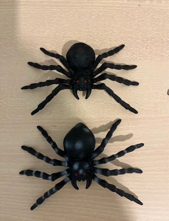 Lot de 2 fausses araignées pour Halloween