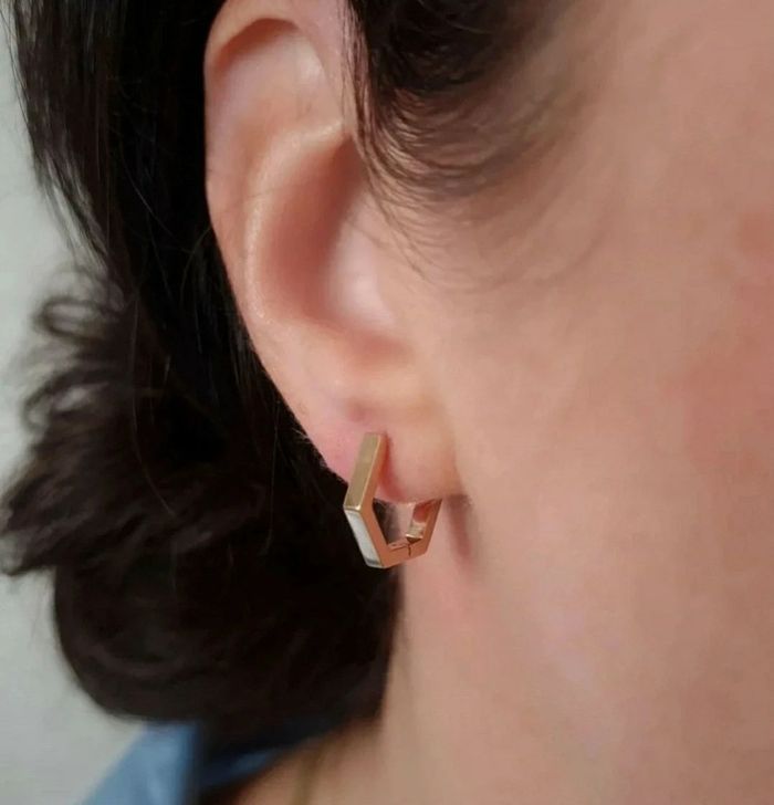 Boucles d'oreilles créoles hexagonales plaqué or