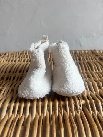 Chaussure Disney  fille 9/12mois en très bon état