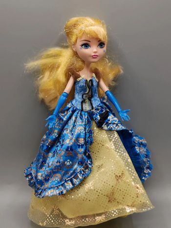 Poupée Ever After High Blondie Locks robe de bal
