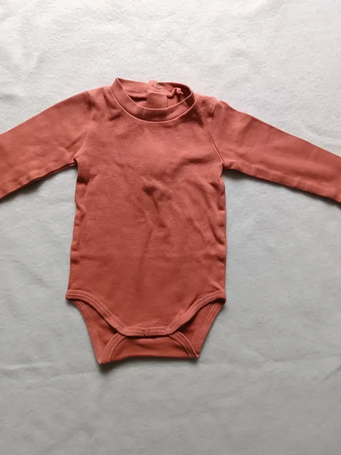 Lot 4 bodies bébé garçon taille 6/9mois - photo numéro 7