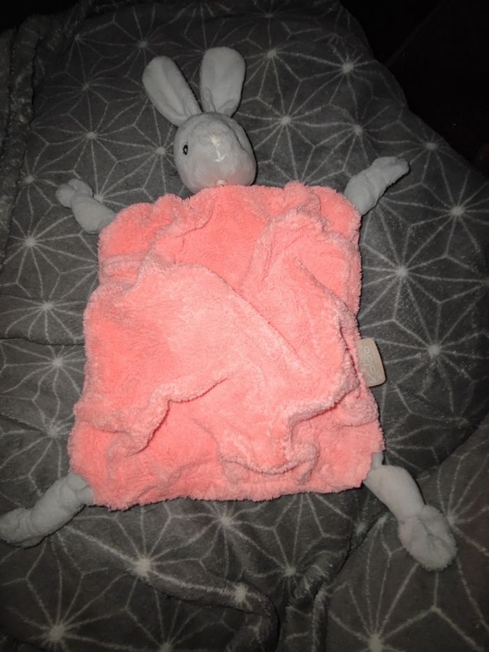 Lapin 🐰 Kaloo corail néon plume