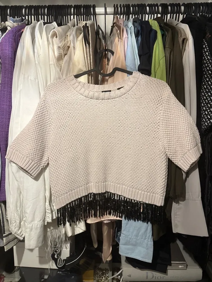 Pull beige pampilles noires