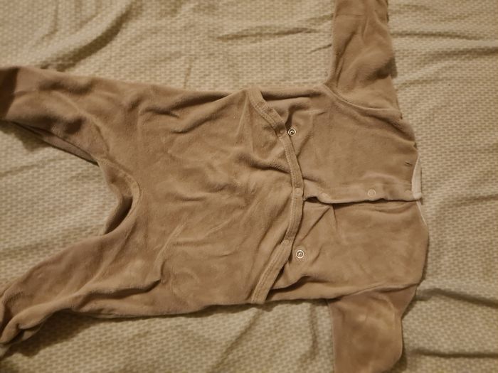 Lot 3 pyjamas velours 6 mois - photo numéro 4