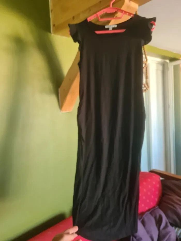 Jolie robe envie de fraise maternité noire froufrous moulante